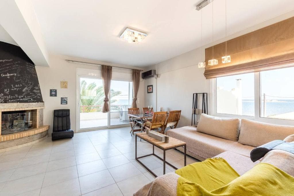Savvas Surf House — sea-view beachfront apartment in Artemida, Greece