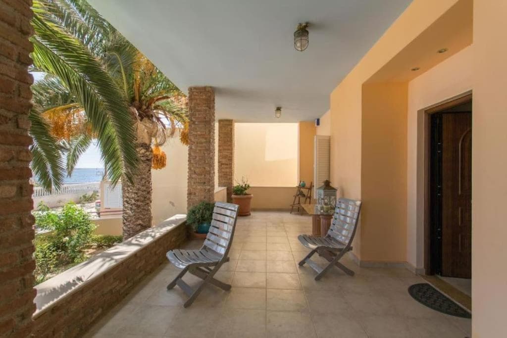 Surf House — sea-view beachfront apartment in Artemida, Greece